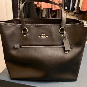Gently used Coach large gallery tote black
